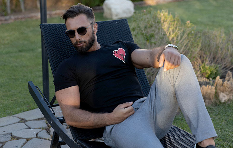 Le T-shirt uomo in cotone intramontabili solo legate a uno status o a un'idea forte: il Cuore di Bell'Agio batte su questo capo da indossare con eleganza e portamento fiero. Ideale per una giornata Estiva o per occasioni estremamente informali 