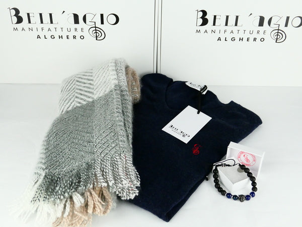 Bell_AgioManifatture_Setregalo-maglione-cotone_-scollo-a-V_-sciarpa-annodata-bracciale-in--perle-di-pietra.